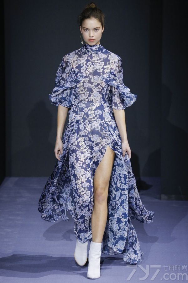 temperley lundon2016秋冬时装秀 薄纱+花朵致敬自然