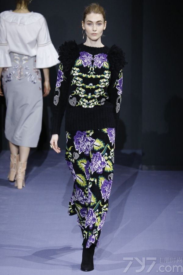 temperley lundon2016秋冬时装秀 薄纱+花朵致敬自然