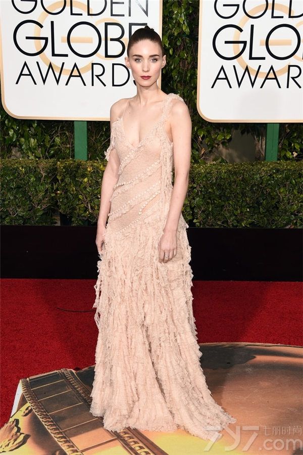 2016金球奖直击：女星红毯造型争艳