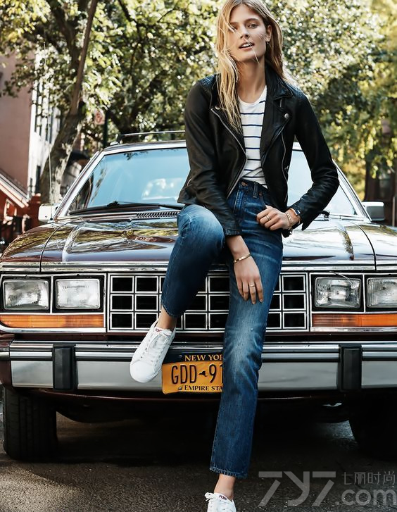 牛仔搭配图片女,牛仔搭配什么鞋,牛仔搭配什么衣服好看