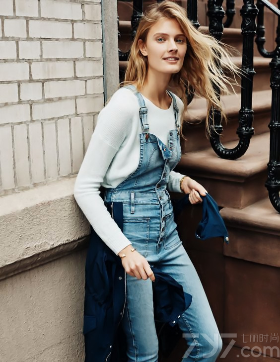 牛仔搭配图片女,牛仔搭配什么鞋,牛仔搭配什么衣服好看