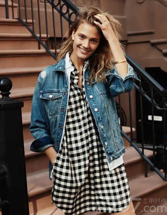 牛仔搭配图片女,牛仔搭配什么鞋,牛仔搭配什么衣服好看