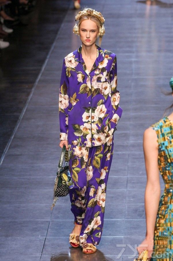 把睡衣穿出街 时髦精们玩转自由造型