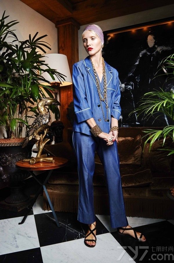 把睡衣穿出街 时髦精们玩转自由造型