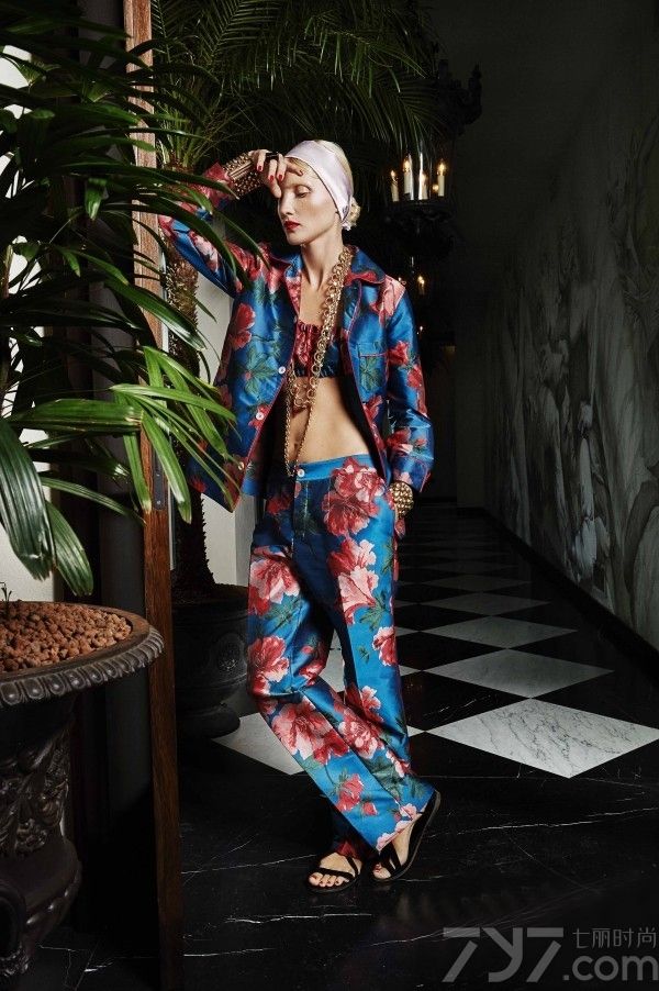 把睡衣穿出街 时髦精们玩转自由造型