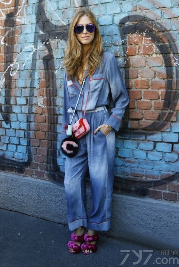 把睡衣穿出街 时髦精们玩转自由造型