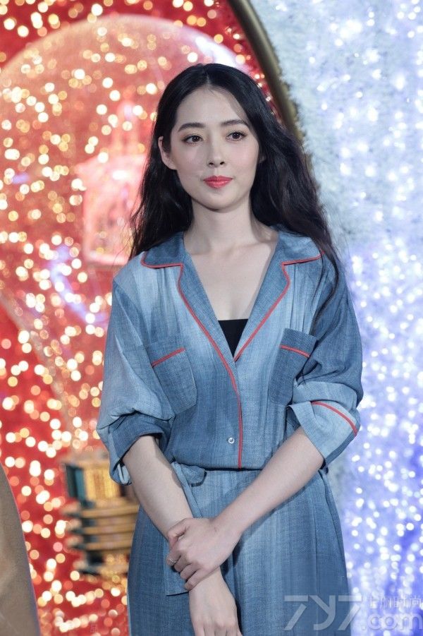 把睡衣穿出街 时髦精们玩转自由造型