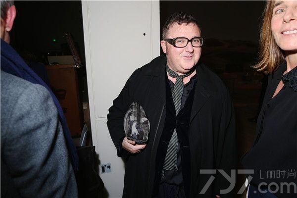 LV展巴黎举办：一百年来欧洲上流社会是如何旅行的？