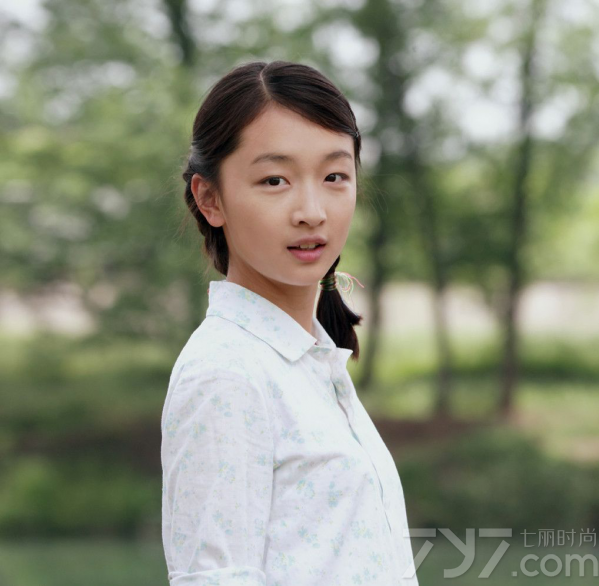 从‘山楂树’到时装周 周冬雨气质蜕变一路高歌