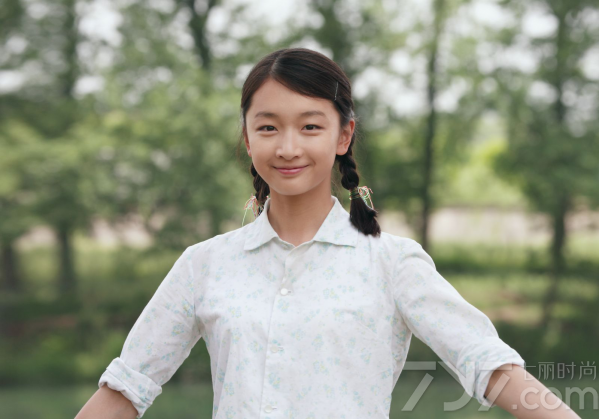 从‘山楂树’到时装周 周冬雨气质蜕变一路高歌