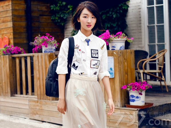 从‘山楂树’到时装周 周冬雨气质蜕变一路高歌