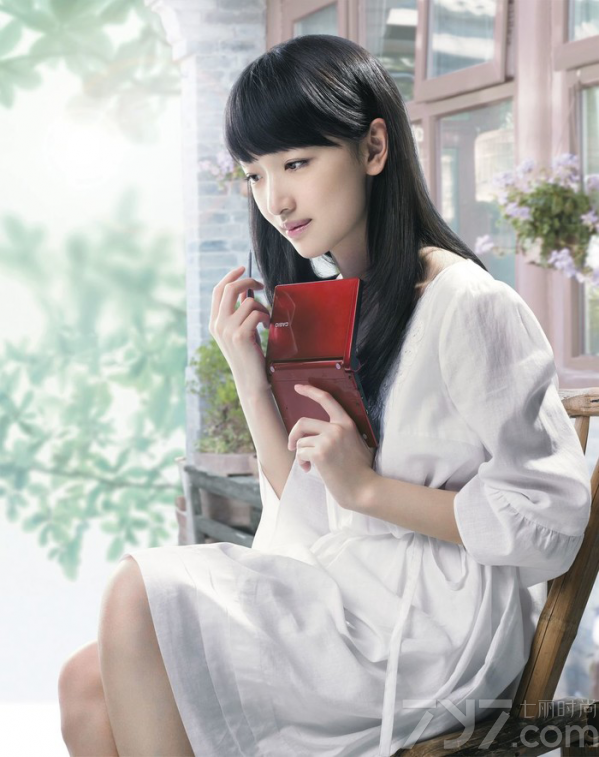 从‘山楂树’到时装周 周冬雨气质蜕变一路高歌