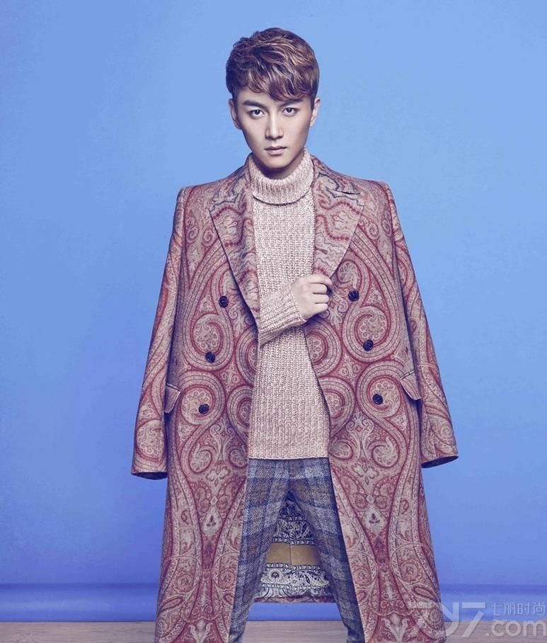 近日，陈晓为《style风格》杂志拍摄的一组封面大片曝光。照片中，陈晓一改杨过和高波的形象，以时尚帅气的型男造型出镜，眼神清冷忧郁，展现出沉静魅力。