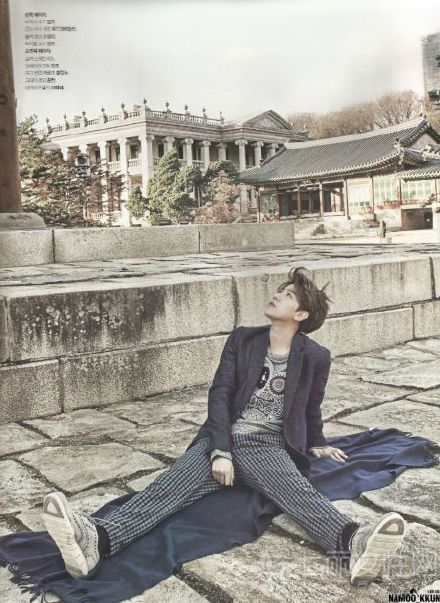 近日，EXO为某时尚杂志《Celebrity》拍摄了一组写真画报，10位花季男孩穿着充满魅力型男的服饰，化身成在冬季为女性带来霸道温柔魅力的帅气男子，暖心的魅力俘获不少少女的芳心，下面一起来看看吧，分享一组EXO<Celebrity>2015年1月号画报写真，10位暖心魅力男魅惑少女心。