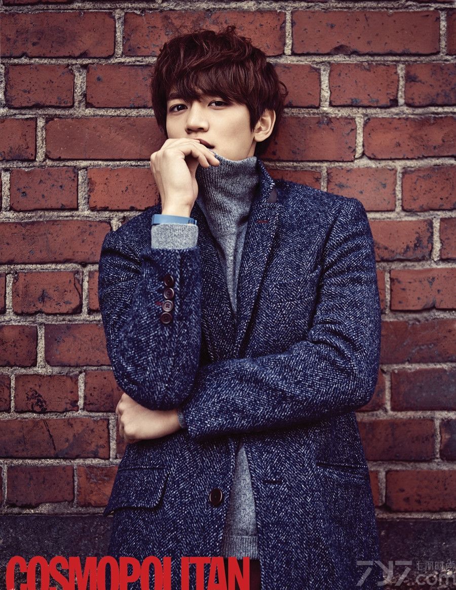 韩国人气组合SHINee成员崔珉豪是个90后男生，涉足歌手、演员、主持人、模特界，可谓十八般武艺样样精通。近日，崔珉豪携手某时尚杂志拍摄了一组写真图片，漫步在北欧街头的他魅力十足，深邃的眼神变身气质男。