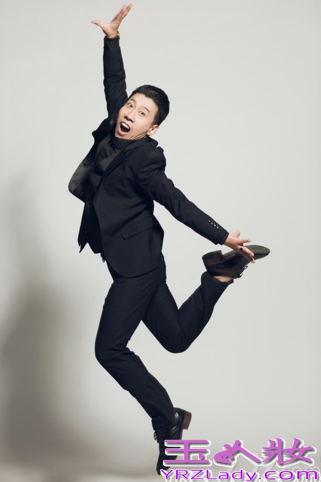 孔郁，本山传媒签约演员，毕业于上海戏剧学院表演系进修班。因在多部影视作品中担任男二号表现斐然，而迅速走红，成为电视圈一线小生。下面一起来看看他的最新帅气写真吧！