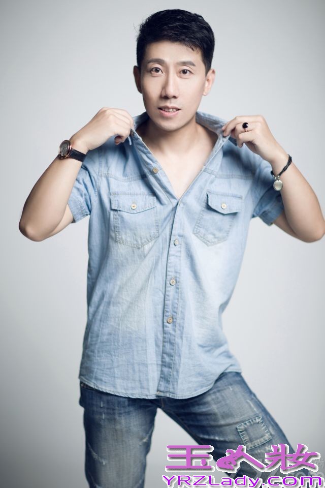 孔郁，本山传媒签约演员，毕业于上海戏剧学院表演系进修班。因在多部影视作品中担任男二号表现斐然，而迅速走红，成为电视圈一线小生。下面一起来看看他的最新帅气写真吧！