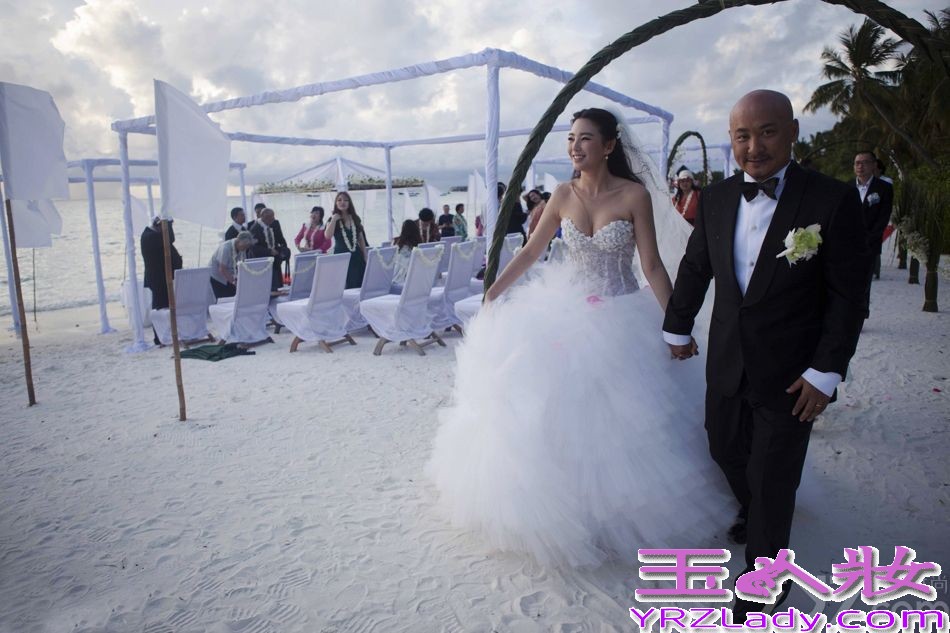 9月10日晚7时许，民警在在北京东城区某小区一单元楼内将进行卖淫嫖娼活动的王某某抓获，后证实此人便是《白鹿原》导演王全安，亦是雨绮老公。此事一出，王全安和张雨绮婚纱照图片也被传的火热，下面一起来回顾一下张雨绮、王全安昔日恩爱的点点滴滴吧！