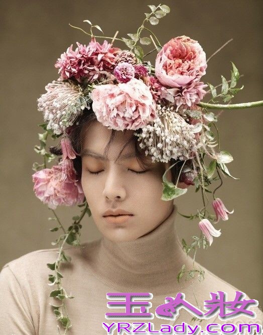 近日，安宰贤、CNBLUE李宗泫、金元中、徐康俊、洪中贤携手某时尚杂志拍摄了一组写真图片，吸引了大批粉丝的目光。当下炙手可热的小鲜肉共同演绎着另类、感性的时尚大片，看来属于他们的时代终于到了。