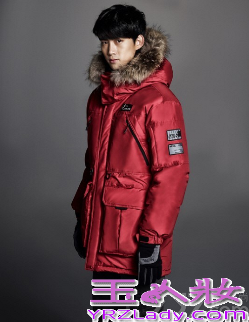 近日，女神全智贤与2PM组合成员语泽演一起为某户外运动服饰品牌拍摄了一组秋冬画报，画报以“INNOVATION”进行了拍摄，强调登山服在旅行中产生的自由美和成熟美。两人不仅很好地展现了服饰的优越性，自身的好身材也成为焦点。