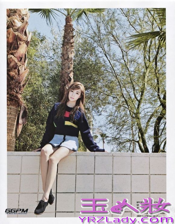 近日，少女时代中的小分队TTS成员Tiffany，为某时尚杂志《VOGUE girl》拍摄了一组画报。在这组画报中，Tiffany身穿毛衣或长裙等休闲秋日服饰展现魅力。一起进行的采访对于此次专辑她表示：“我们的真实想法都包括在这张专辑中了，很多部分也直接参与充分发挥了魅力”。