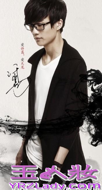 刚刚发布了新专辑《不如吃茶去》的许嵩日前登上某潮流杂志封面，身着黑白潮装的许嵩在镜头中肆意挥手、回眸，眼神中充满云淡风轻，在接受采访时亦表示，目前的心态则是：“轻装上阵的去珍惜生活”。据悉，许嵩新专辑发布后便在各大榜单取得了骄人成绩，近两周新专辑中的主打歌曲《山水之间》更是蝉联中国歌曲排行榜榜单冠军位，势如破竹。