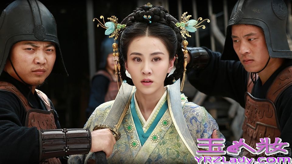 近日，由王珞丹、林峰、李欣聪、周丽淇等联袂主演的《卫子夫》正在卫视热播，该剧讲述了汉武帝刘彻（林峰饰）的第二任皇后卫子夫（王珞丹饰）从一个平凡歌姬变身一代贤后，与汉武帝厮守四十八年的传奇故事。青年演员李欣聪在剧中饰演卫子夫的好姐妹沈葭，默默守在身边不离不弃，鼓励和支持着她。而由李欣聪饰演的沈葭剧照也于今日曝光，图中沈葭与卫子夫相互依靠，并时刻陪伴在卫子夫身边，姐妹情深。