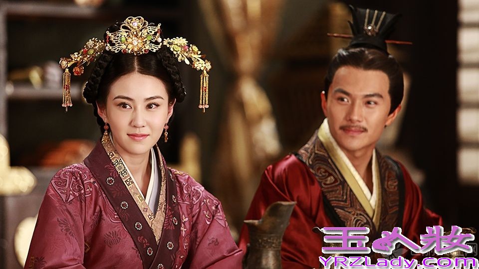 近日，由王珞丹、林峰、李欣聪、周丽淇等联袂主演的《卫子夫》正在卫视热播，该剧讲述了汉武帝刘彻（林峰饰）的第二任皇后卫子夫（王珞丹饰）从一个平凡歌姬变身一代贤后，与汉武帝厮守四十八年的传奇故事。青年演员李欣聪在剧中饰演卫子夫的好姐妹沈葭，默默守在身边不离不弃，鼓励和支持着她。而由李欣聪饰演的沈葭剧照也于今日曝光，图中沈葭与卫子夫相互依靠，并时刻陪伴在卫子夫身边，姐妹情深。