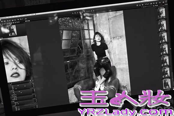 近日，国民妖精李孝利在自己博客上更新一组拍摄画报写真的现场照，在这组现场中，以黑白风格为主的照片里，李孝利面对镜头摆出Pose展现了多样面貌，时尚感令人眼前一亮，分享一组国民妖精李孝利画报写真现场照，黑白风格尽显女神霸气。