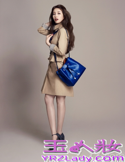 近日，国民初恋秀智为某时尚箱包拍摄的画报写真幕后照在近日公开，在这组幕后花絮照中，秀智依旧不改爱玩的心态，各种俏皮可爱的动作，让宅男们心动不已。但真正拍摄起来时，立马又能严肃起来成为职场中非常干练又美丽的时尚丽人。分享国民初恋秀智画报写真，看都市丽人女神魅力如何势不可挡。