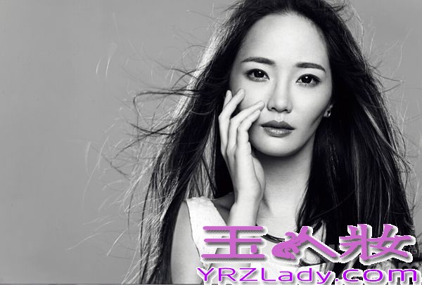 艺人陈一玲，汉族，中国大陆新晋女歌手，2013年参加《中国最强音》获得全国12强（女子组3强）、全国第4名备受关注。最近曝光了一组时尚写真，飘逸的长发和迷人的笑容优雅迷人，展现了她的冷艳独特气质。