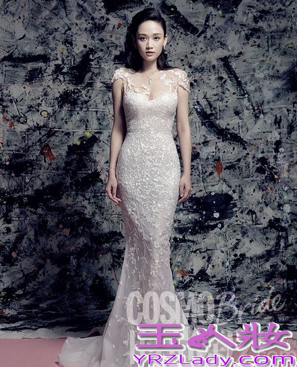 台湾偶像剧女王陈乔恩近日为杂志《时尚新娘》拍摄了一组写真图片，首次披上婚纱的陈乔恩看起来格外优雅高贵，并露出美人鱼般的好身材。给你带来全新的视觉感受。