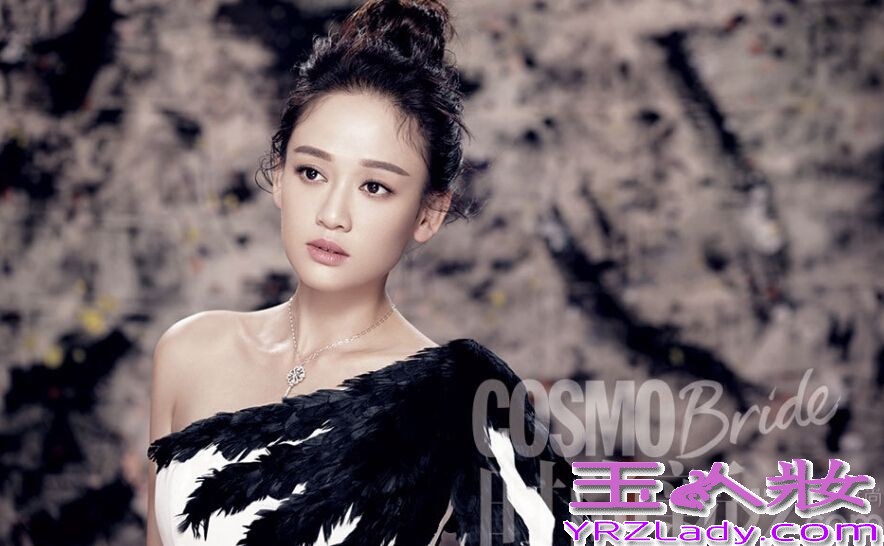 台湾偶像剧女王陈乔恩近日为杂志《时尚新娘》拍摄了一组写真图片，首次披上婚纱的陈乔恩看起来格外优雅高贵，并露出美人鱼般的好身材。给你带来全新的视觉感受。