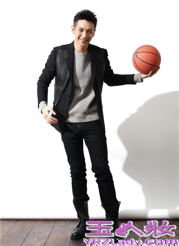 柯震东吸毒被抓的事件被各大网站刷屏，他穿着囚服面对央视镜头失声痛哭，在这个看脸的世界，有很多网友评论其穿着囚服的样子也很帅气。喜欢柯震东的小伙伴们，下面一起来回顾一下柯震东阳光写真图片吧！