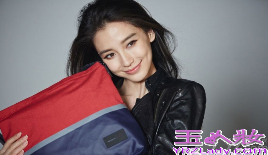 日前，公开一组Angelababy最新的广告写真，据悉该组广告是Angelababy赴往韩国拍的，与《来自星星的你》的男主金秀贤一起，为某品牌的箱包做宣传。广告写真中Angelababy穿着帅气的皮夹克，气质显露无疑，与箱包摆姿势，青春洋溢让人流连忘返。