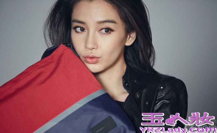 日前，公开一组Angelababy最新的广告写真，据悉该组广告是Angelababy赴往韩国拍的，与《来自星星的你》的男主金秀贤一起，为某品牌的箱包做宣传。广告写真中Angelababy穿着帅气的皮夹克，气质显露无疑，与箱包摆姿势，青春洋溢让人流连忘返。