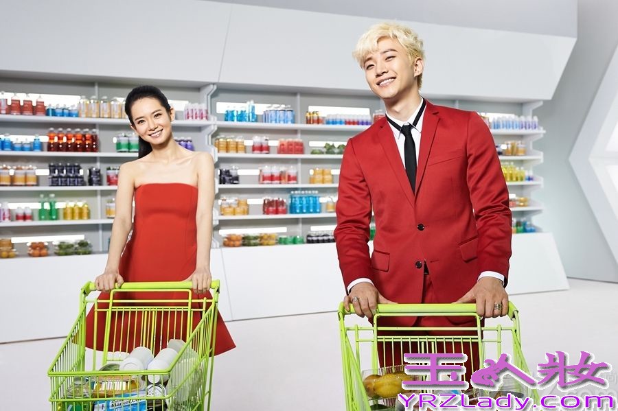 近日，由海蝶音乐旗下艺人戚薇领衔主演的“爱情美剧”《爱情回来了》引热各大卫视暑期档，而该剧片尾曲《你是对的人》试听量也一路飙升，这首歌由戚薇亲自填词并与韩国天团2PM俊昊跨海对唱，今日《你是对的人》MV正式公布，“隔海相望”的两人终于在台北相见“甜蜜热恋20小时”后还相约一起去吃成都火锅。下面就一起来看看他们的图片集吧！