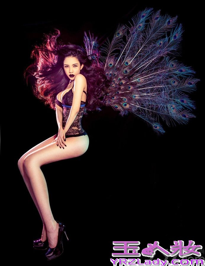 近日，由潘霜霜、田亮、伊一主演的电视剧《骄阳似我》昨日在浙江卫视收官。今日潘霜霜一改剧中清纯的形象，发绝美地狱孔雀翎写真，五彩的孔雀羽毛，散发妖异的感觉。性感的S曲线更是让人看了流鼻血。这样的美女图片，你怎么能错过呢！来一一欣赏吧！