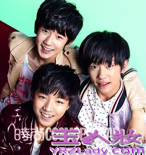 近日TFBoys拍摄了一组阳光写真，三位成员把酷帅萌三个字全都占了，竟然能把 “酷帅”和 “乖萌”毫无违和感地混搭在一起，三个人都是一脸阳光的无忧笑容，用青涩的嗓音唱着自己都不太懂的温暖情歌，听得人心里萌萌哒，难怪那么多阿姨粉、姐姐粉都大呼hold不住。