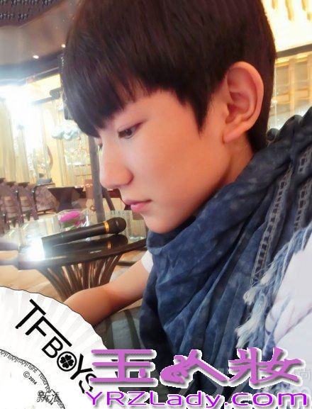 目前人气最高的小鲜肉偶像组合TFBOYS,是由成员王俊凯、王源、易烊千玺三人组成。十四五岁的三小只,是目前名符其实的“嫩偶”。下面为大家收集了TFBOYS组合的各种图片大全，一起来看看吧！