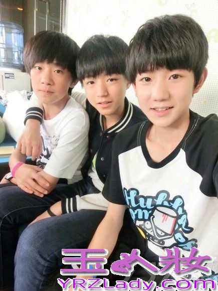 目前人气最高的小鲜肉偶像组合TFBOYS,是由成员王俊凯、王源、易烊千玺三人组成。十四五岁的三小只,是目前名符其实的“嫩偶”。下面为大家收集了TFBOYS组合的各种图片大全，一起来看看吧！