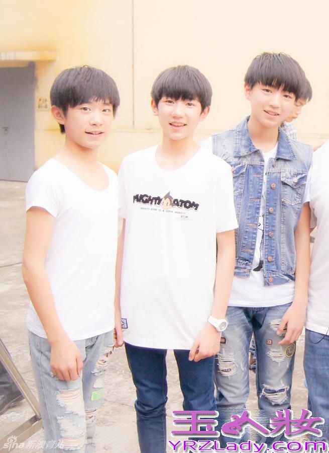 目前人气最高的小鲜肉偶像组合TFBOYS,是由成员王俊凯、王源、易烊千玺三人组成。十四五岁的三小只,是目前名符其实的“嫩偶”。下面为大家收集了TFBOYS组合的各种图片大全，一起来看看吧！
