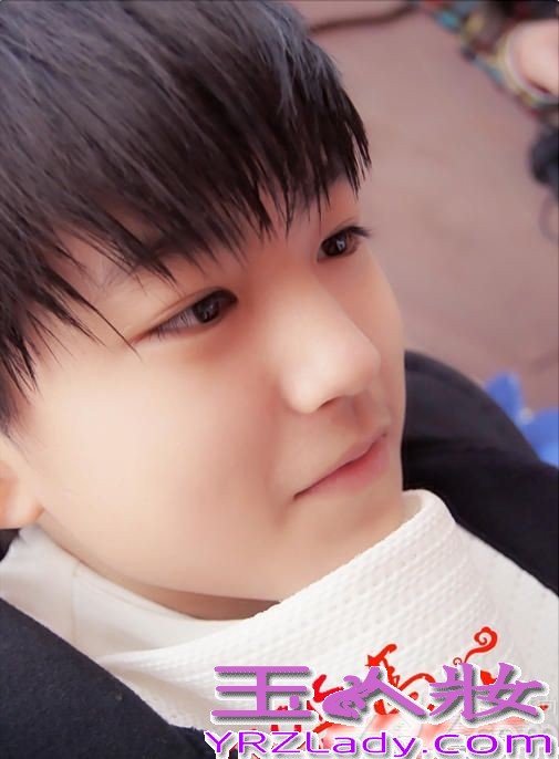 TFBOYS偶像组合，成员有王俊凯、王源、易烊千玺。十四五岁的三小只，是名符其实的“嫩偶”。TFBOYS有多红？相信大家都已清楚，下面就为大家分享小鲜肉tfboys的日常生活照，一起来看看吧！