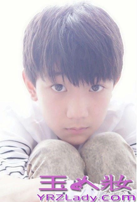 TFBOYS偶像组合，成员有王俊凯、王源、易烊千玺。十四五岁的三小只，是名符其实的“嫩偶”。TFBOYS有多红？相信大家都已清楚，下面就为大家分享小鲜肉tfboys的日常生活照，一起来看看吧！