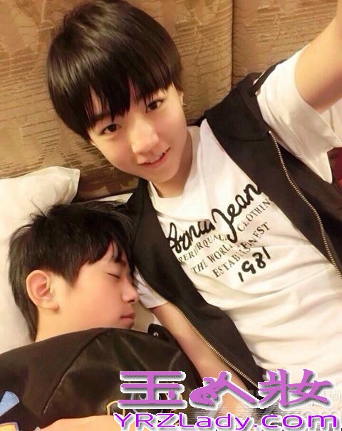 TFBOYS偶像组合，成员有王俊凯、王源、易烊千玺。十四五岁的三小只，是名符其实的“嫩偶”。TFBOYS有多红？相信大家都已清楚，下面就为大家分享小鲜肉tfboys的日常生活照，一起来看看吧！