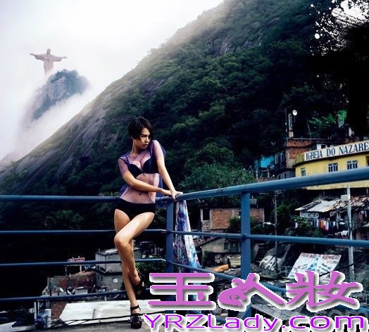 日前，刚刚公布恋情的戚薇登上《男人装》7月封面，身穿性感内衣酥胸尽显，“被劫持”的她逃离魔窟火辣暴走，流露出诱惑与性感一面。戚薇男人装性感写真，性感内衣酥胸尽显。