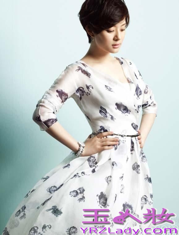 时尚辣妈孙俪一头利落的短发凸显干练清爽的气质。生完二胎的她身材更是火速恢复，让人羡慕不已。近日，一组轻熟女OL风格的的写真曝光，修身长裙尽显完美好身材，气质优雅。让人惊叹万分，网友直呼美爆了。