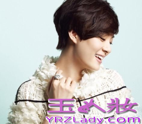 时尚辣妈孙俪一头利落的短发凸显干练清爽的气质。生完二胎的她身材更是火速恢复，让人羡慕不已。近日，一组轻熟女OL风格的的写真曝光，修身长裙尽显完美好身材，气质优雅。让人惊叹万分，网友直呼美爆了。