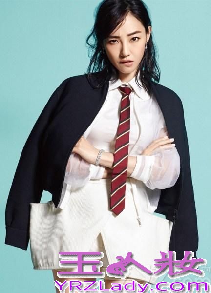 白百何成时尚杂志新宠。近日，白百何受《时装L’OFFICIEL》的邀请拍摄封面照，她一改往日清新空气感气息。混搭风格服饰，变身时尚摩登女郎。清新自然的外表、随意洒脱的个性、极具亲和力的表演方式，白百何自身的魅力绝对是让人无可抵挡的。