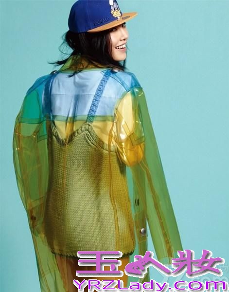 白百何成时尚杂志新宠。近日，白百何受《时装L’OFFICIEL》的邀请拍摄封面照，她一改往日清新空气感气息。混搭风格服饰，变身时尚摩登女郎。清新自然的外表、随意洒脱的个性、极具亲和力的表演方式，白百何自身的魅力绝对是让人无可抵挡的。